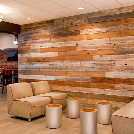 Four Points By Sheraton Cleveland Airport Интериор снимка