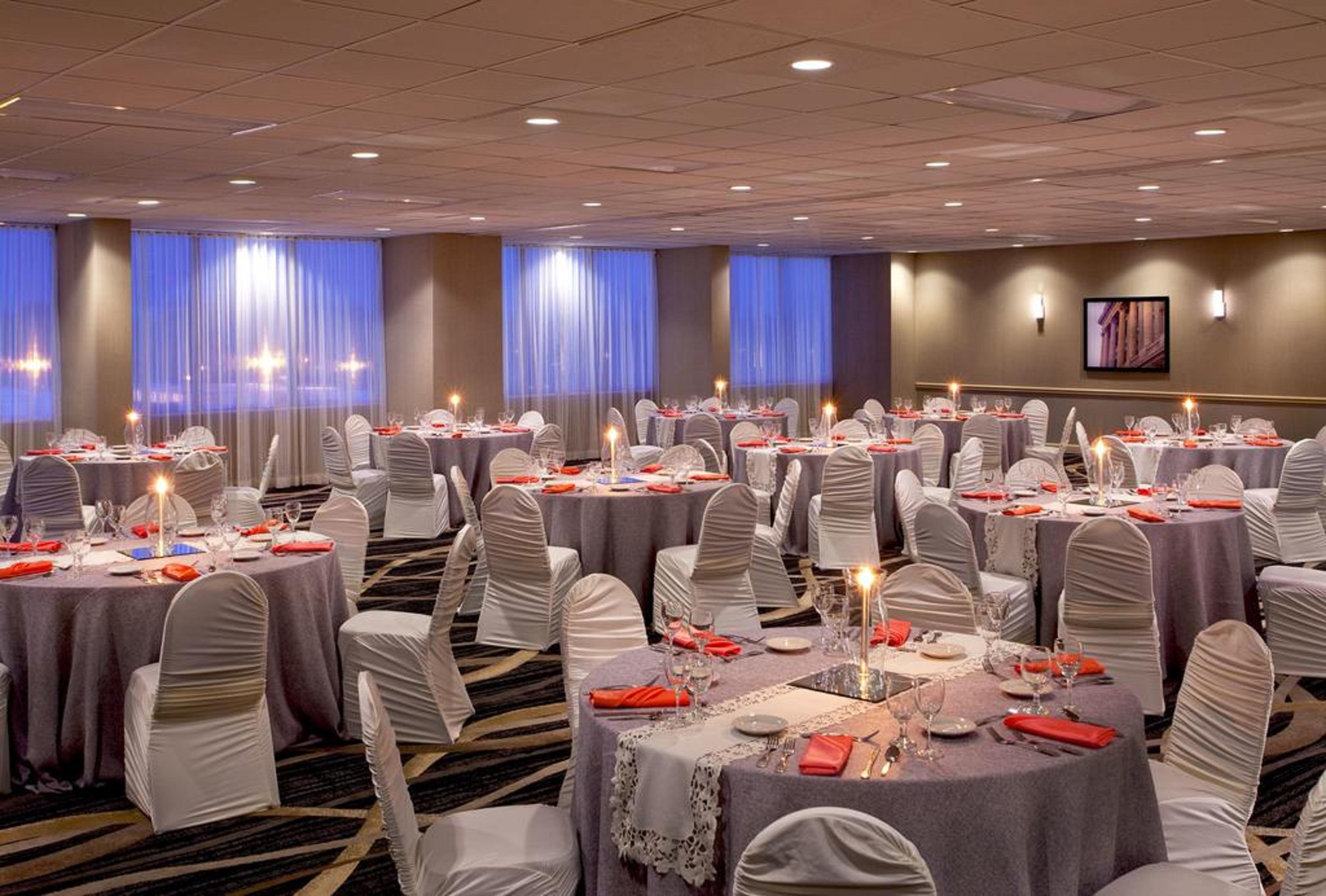 Four Points By Sheraton Cleveland Airport Бизнес снимка