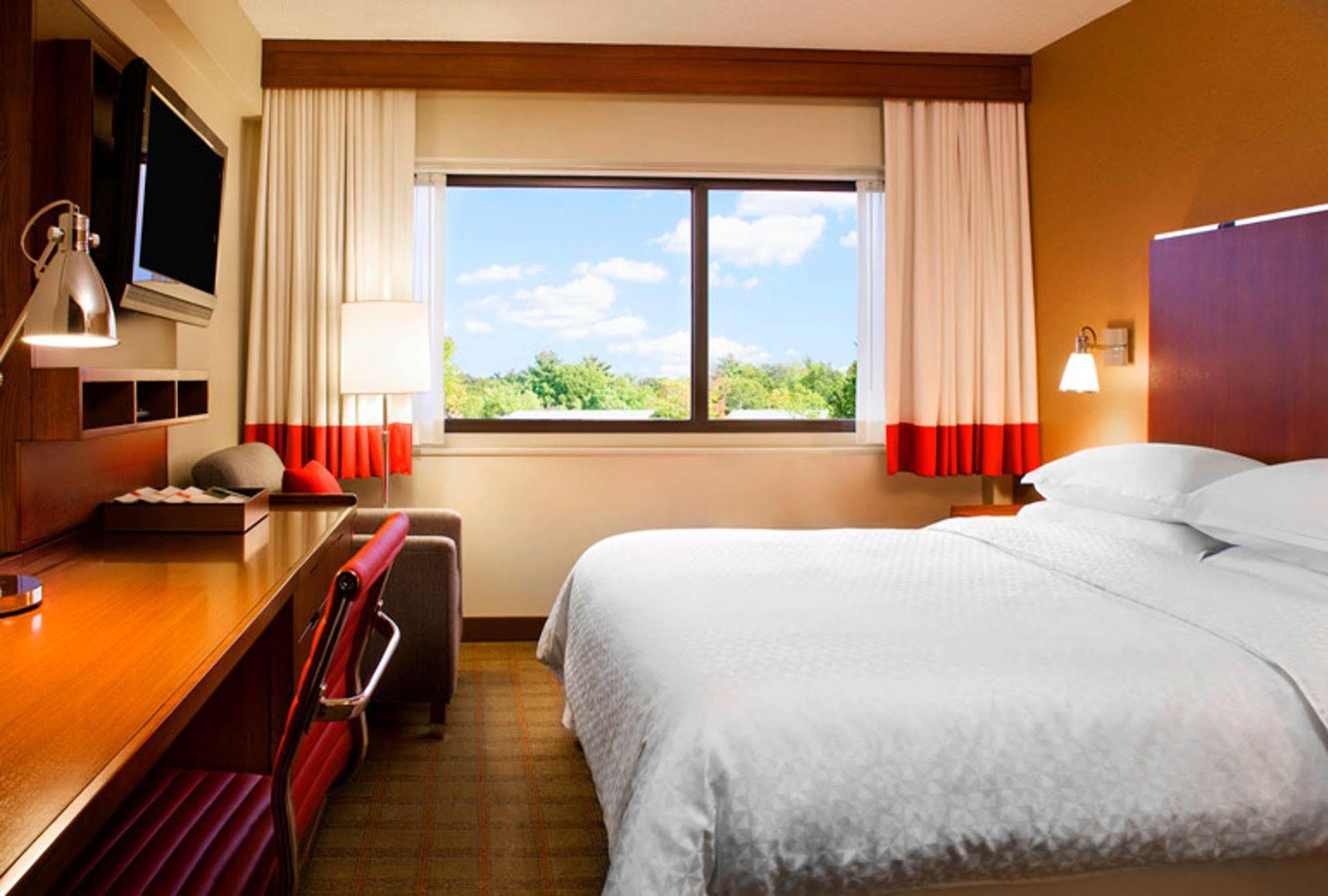Four Points By Sheraton Cleveland Airport Екстериор снимка