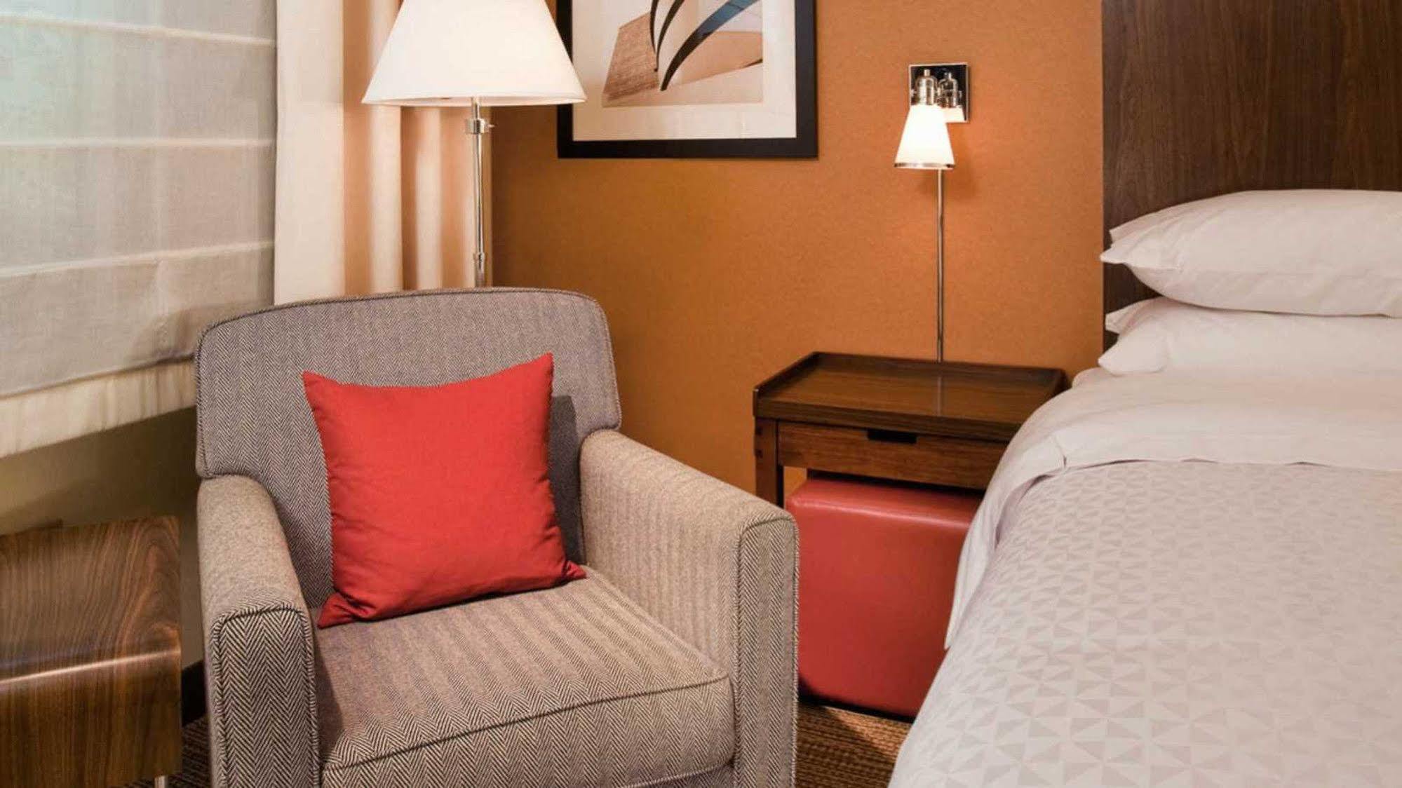 Four Points By Sheraton Cleveland Airport Екстериор снимка